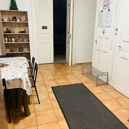 Ejjeli Majom Hostel Βουδαπέστη Εξωτερικό φωτογραφία