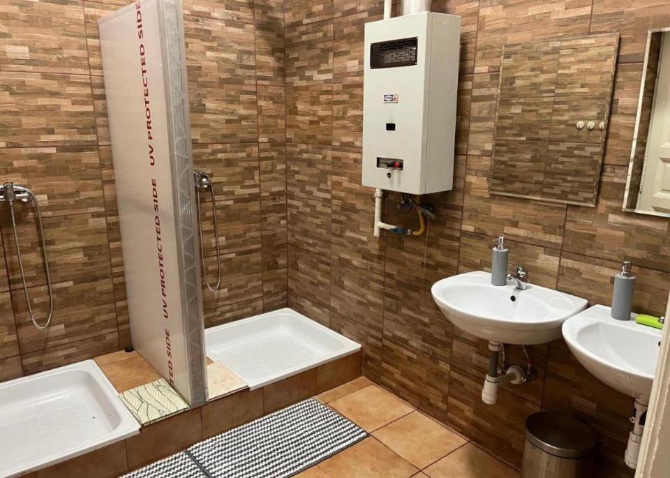 Ejjeli Majom Hostel Βουδαπέστη Εξωτερικό φωτογραφία