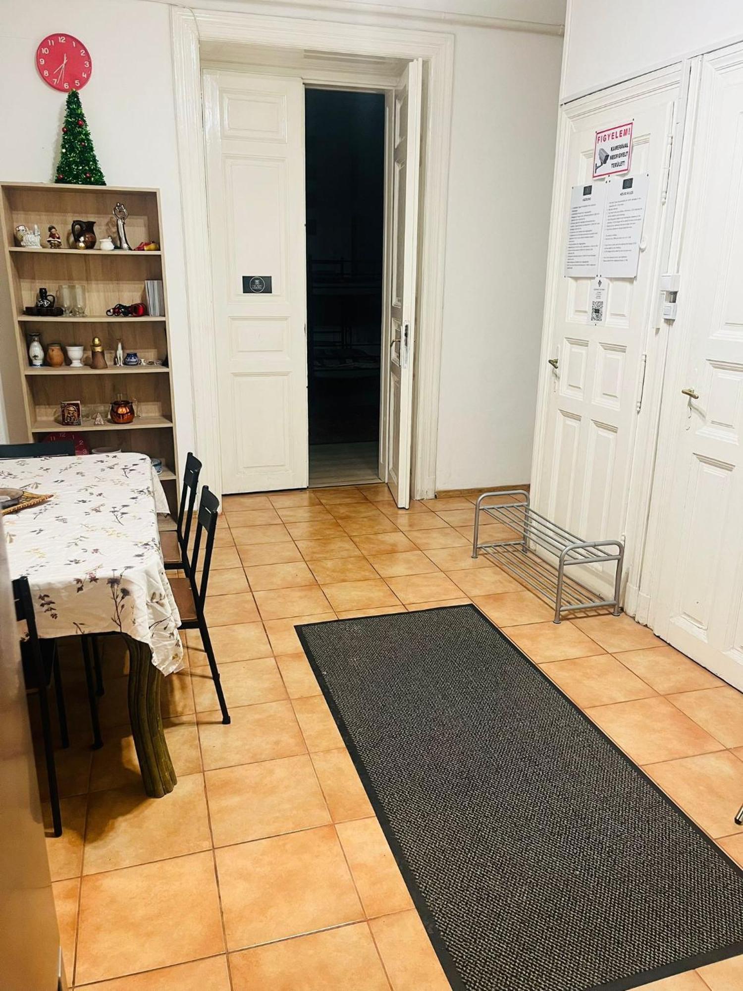 Ejjeli Majom Hostel Βουδαπέστη Εξωτερικό φωτογραφία