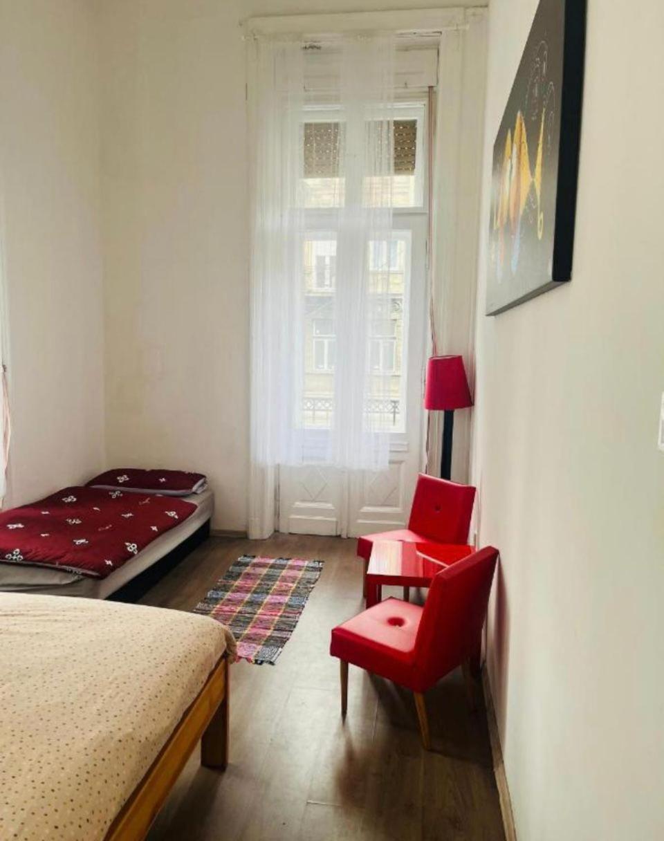 Ejjeli Majom Hostel Βουδαπέστη Εξωτερικό φωτογραφία